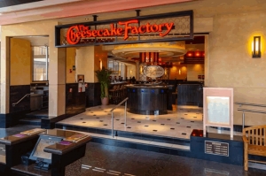 ¡The Cheesecake Factory celebra una década en México con una fiesta inolvidable!