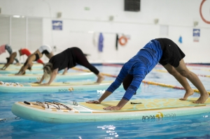 Beneficios de comenzar el año practicando Sup Yoga con Yoga Flowt