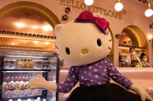 ¡Hello Kitty Café por fin abre sus puertas!