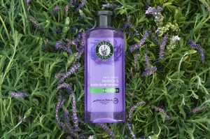 Luce un pelo revitalizado y con un aroma irresistible con Herbal Essences