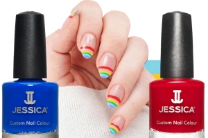 Luce unas uñas muy pride con Jessica Nails