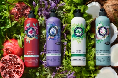 Convierte cualquier día en un good hair day con las cremas para peinar de Herbal Essences