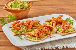 ¿No sabes qué cocinar? Prepara unas deliciosas tostadas de pollo al pibil