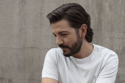 Diego Luna narra La Advertencia, una serie documental por La Corriente del Golfo Podcast y Antifaz